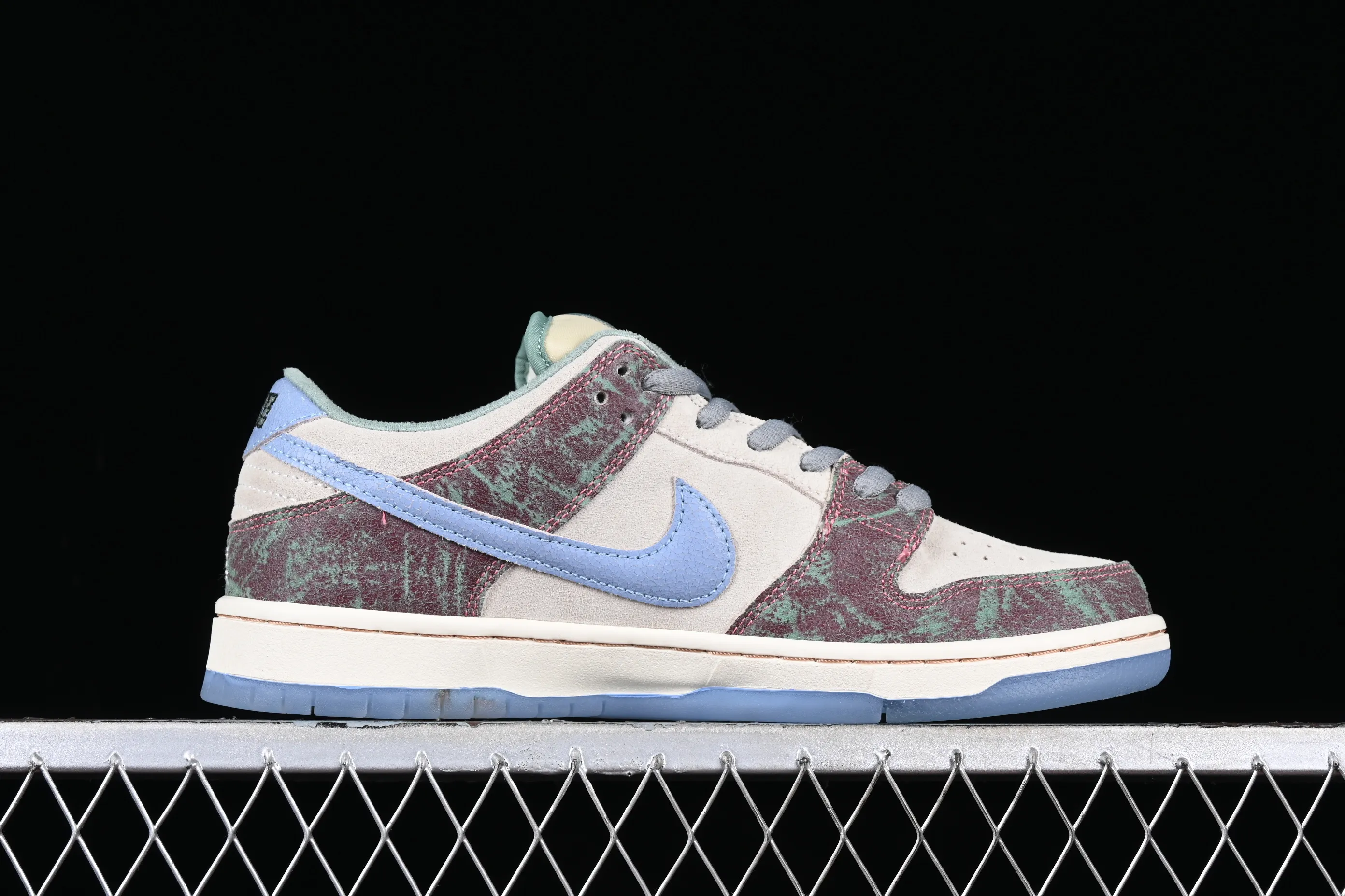 All categories Nk SB Dunk Series Nk SB Dunk Low low-top sneakers Y version Crenshaw Skate Club x Nk SB Dunk Low joint model SB low-top sports and leisure sneakers FN4193-100
